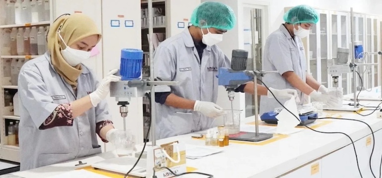 Ingin Memulai Bisnis Skincare? Kenali Peran Penting Jasa Maklon Kosmetik dan Pabrik Maklon dalam Industri Kecantikan